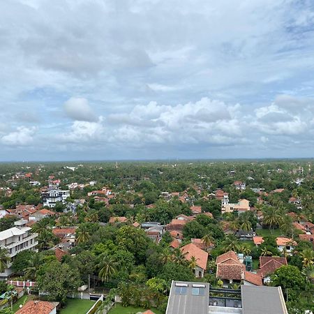 Ocean Breeze - Udaya Luxury Apartments Negombo Esterno foto