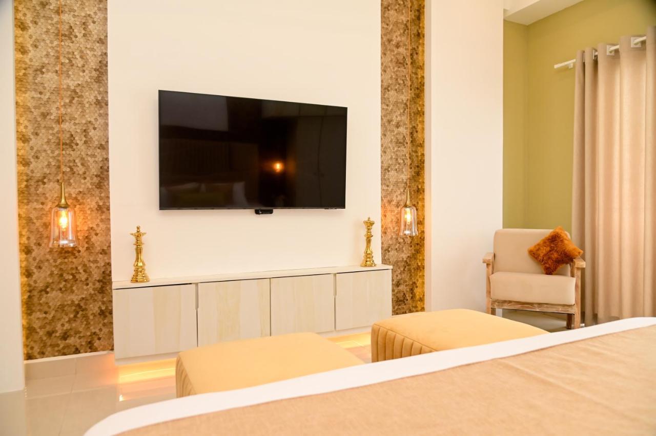 Ocean Breeze - Udaya Luxury Apartments Negombo Esterno foto