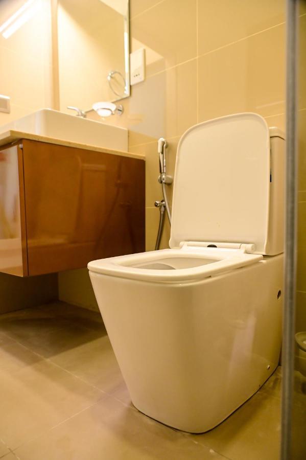 Ocean Breeze - Udaya Luxury Apartments Negombo Esterno foto