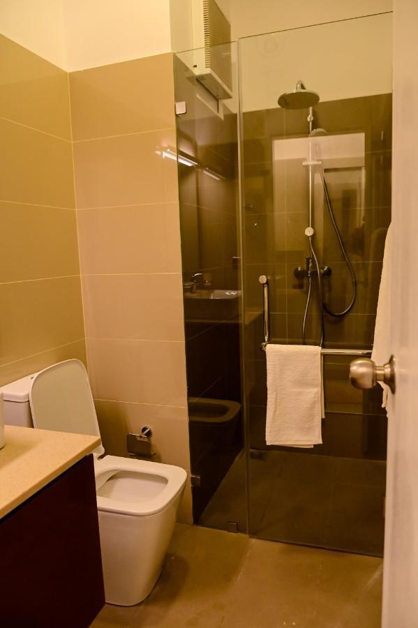 Ocean Breeze - Udaya Luxury Apartments Negombo Esterno foto