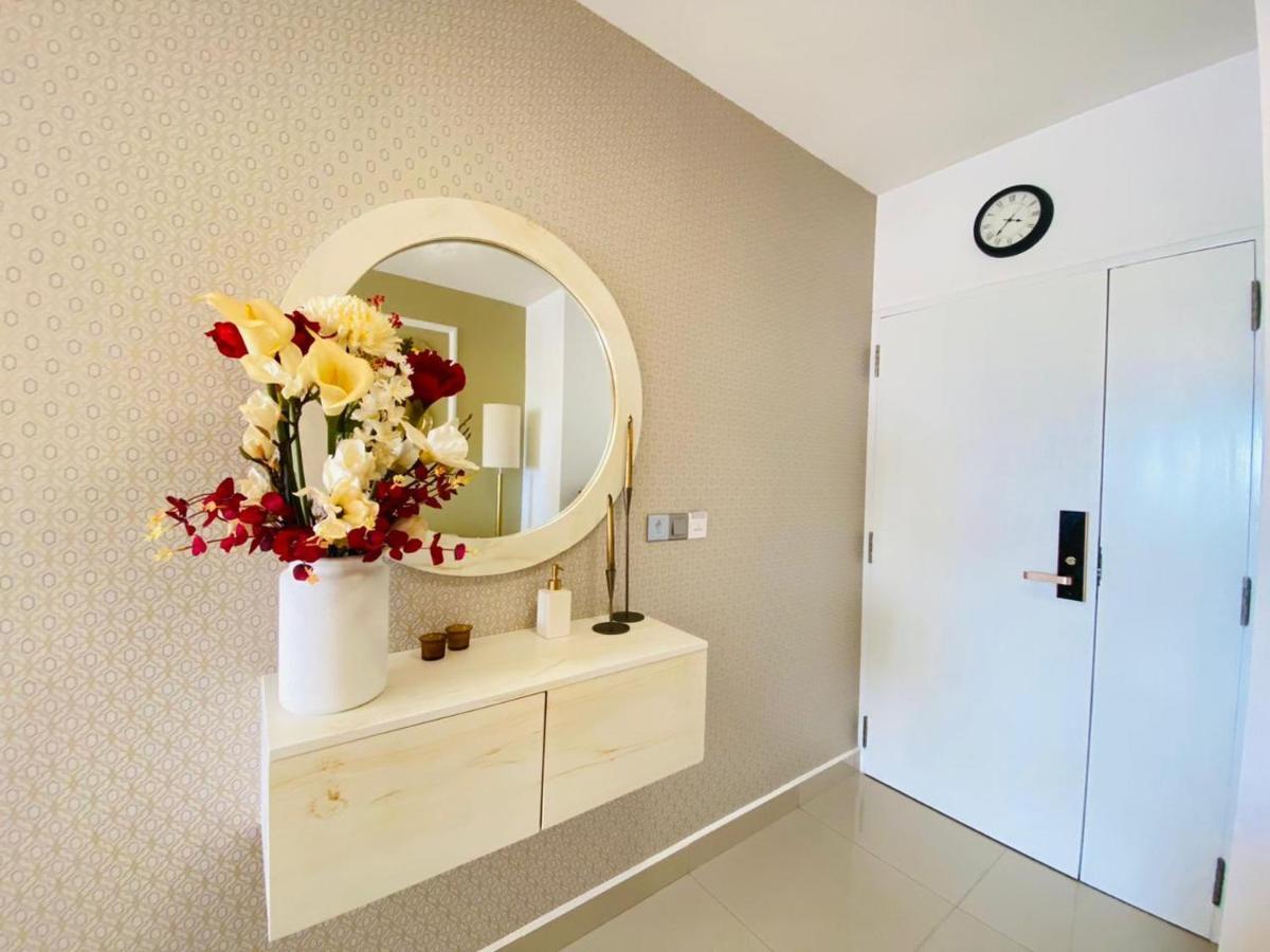 Ocean Breeze - Udaya Luxury Apartments Negombo Esterno foto