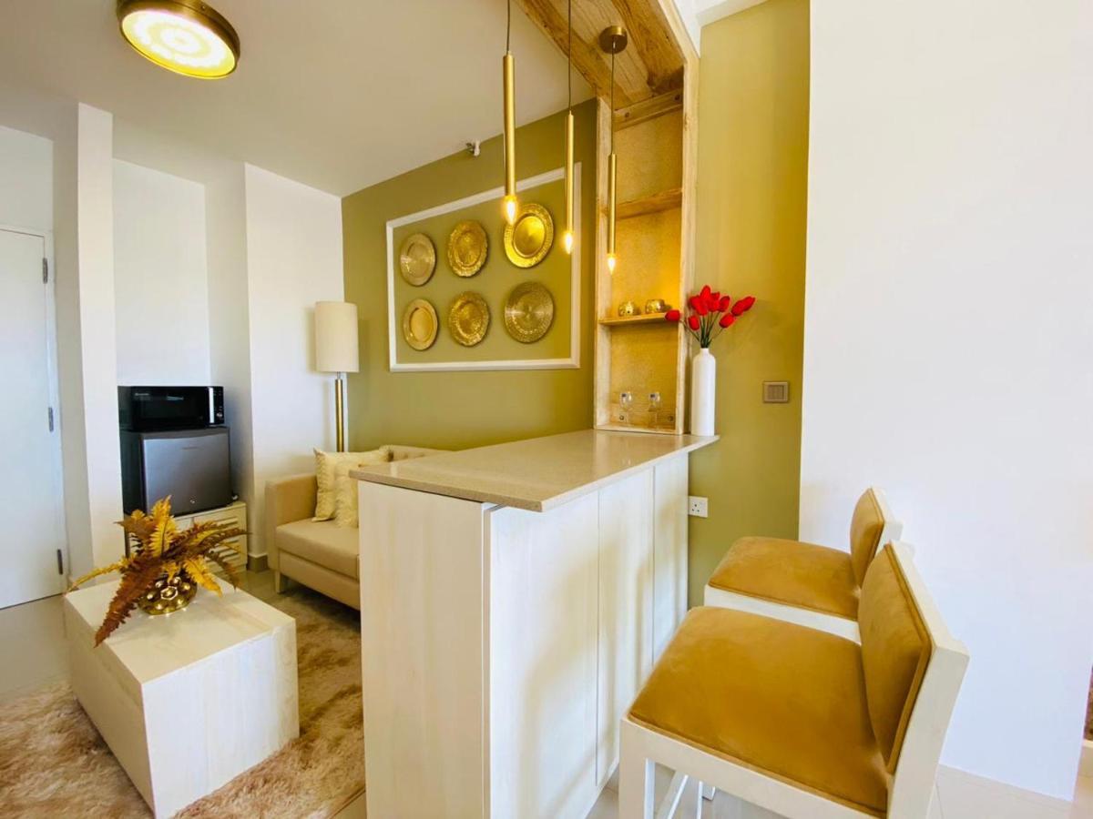 Ocean Breeze - Udaya Luxury Apartments Negombo Esterno foto