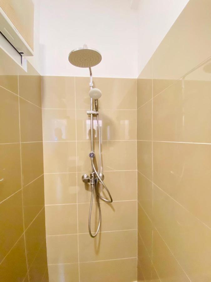 Ocean Breeze - Udaya Luxury Apartments Negombo Esterno foto