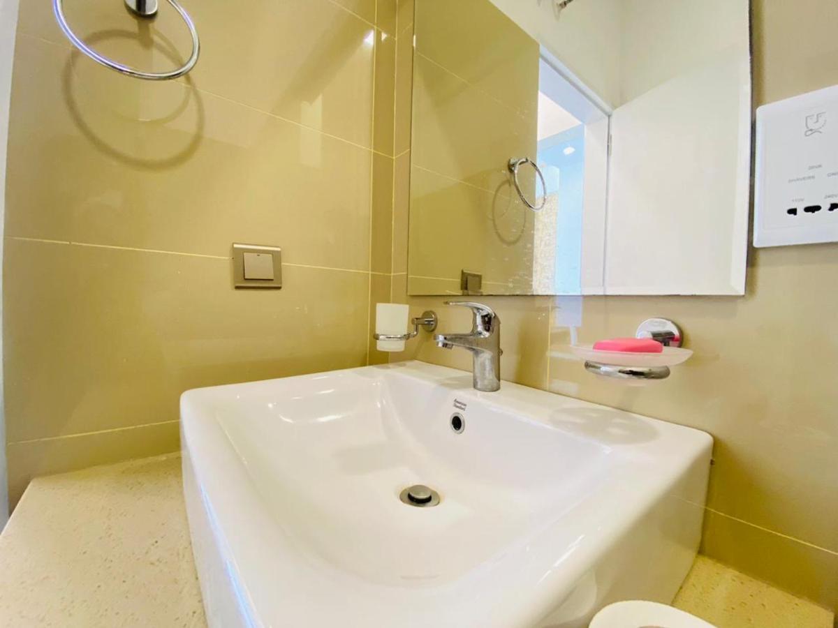 Ocean Breeze - Udaya Luxury Apartments Negombo Esterno foto