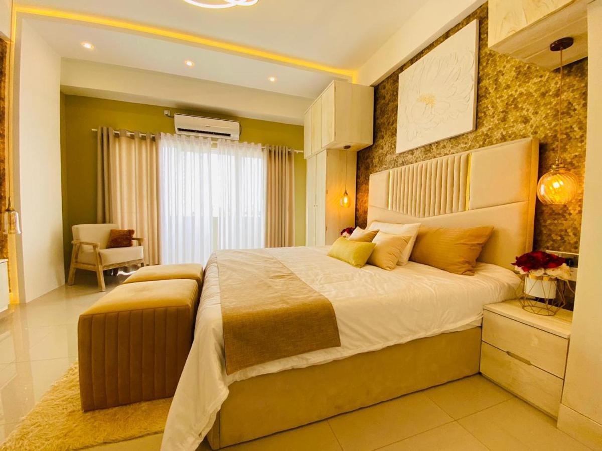 Ocean Breeze - Udaya Luxury Apartments Negombo Esterno foto