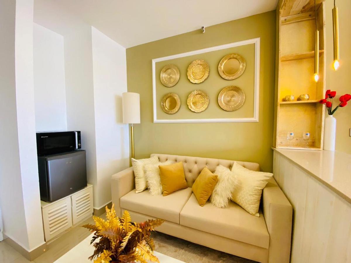Ocean Breeze - Udaya Luxury Apartments Negombo Esterno foto