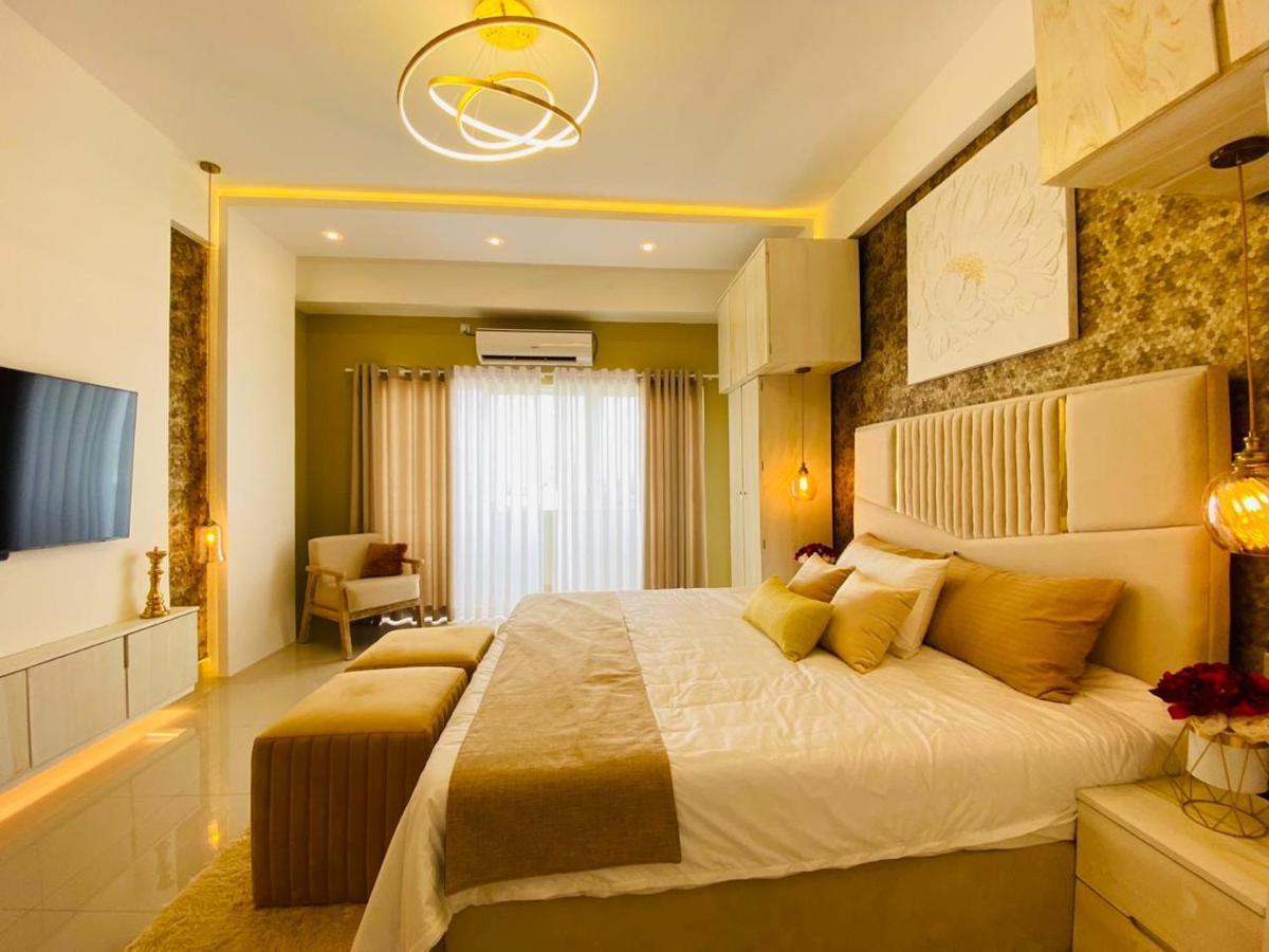 Ocean Breeze - Udaya Luxury Apartments Negombo Esterno foto