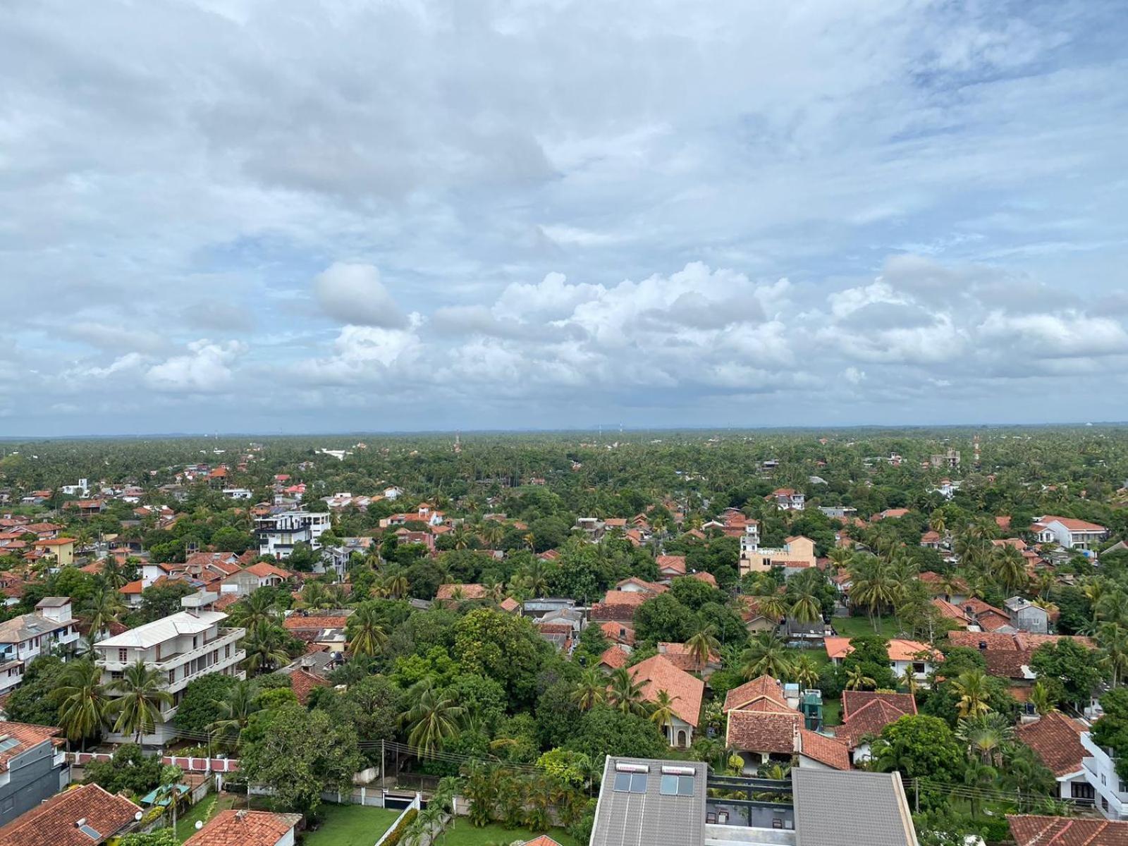Ocean Breeze - Udaya Luxury Apartments Negombo Esterno foto