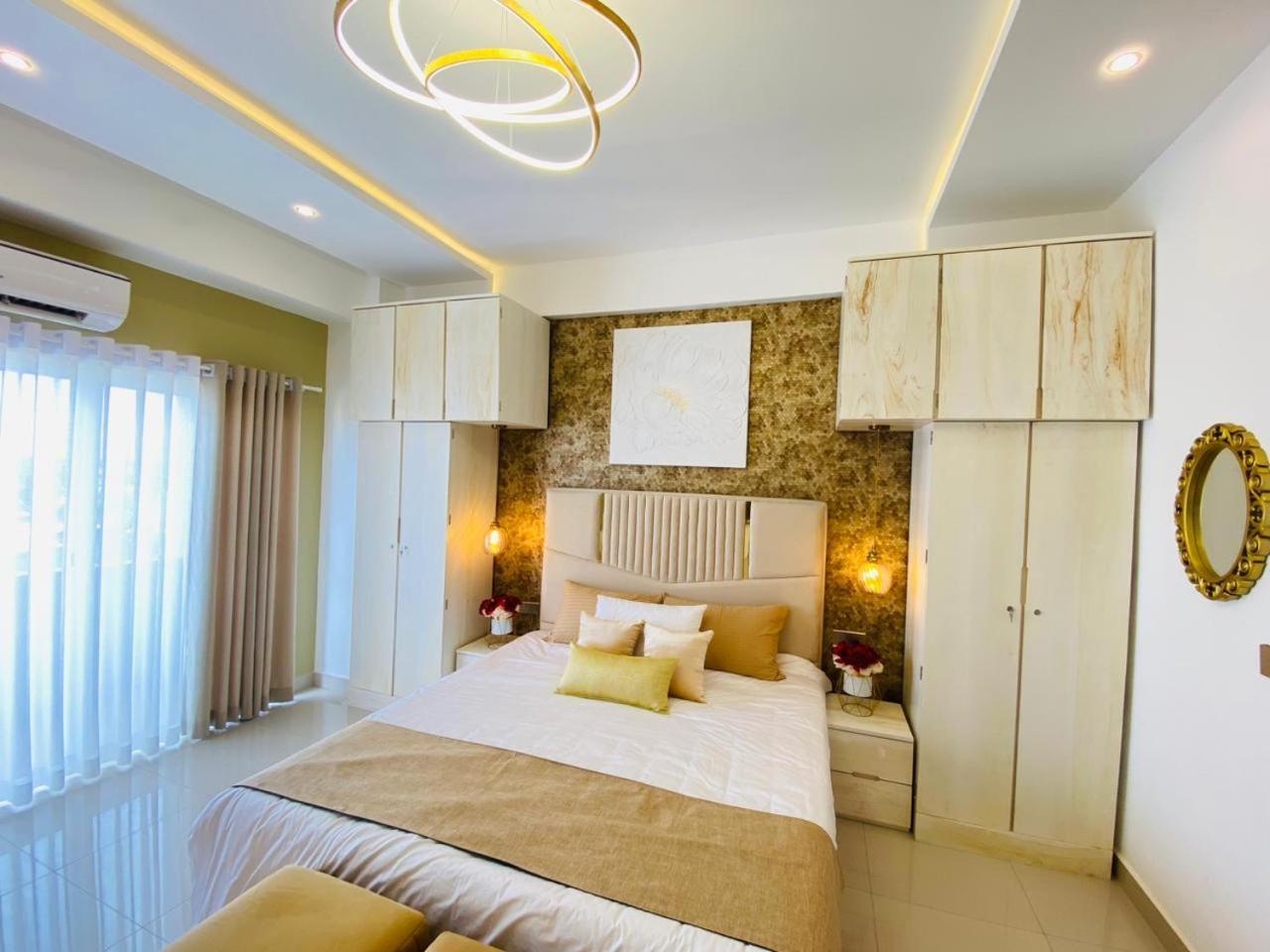 Ocean Breeze - Udaya Luxury Apartments Negombo Esterno foto