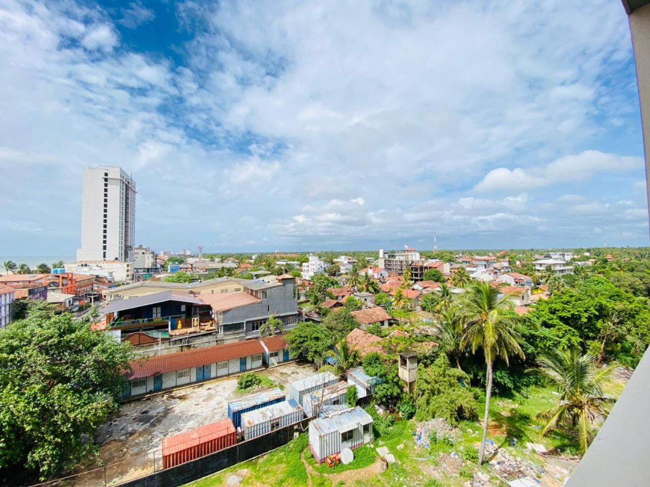 Ocean Breeze - Udaya Luxury Apartments Negombo Esterno foto