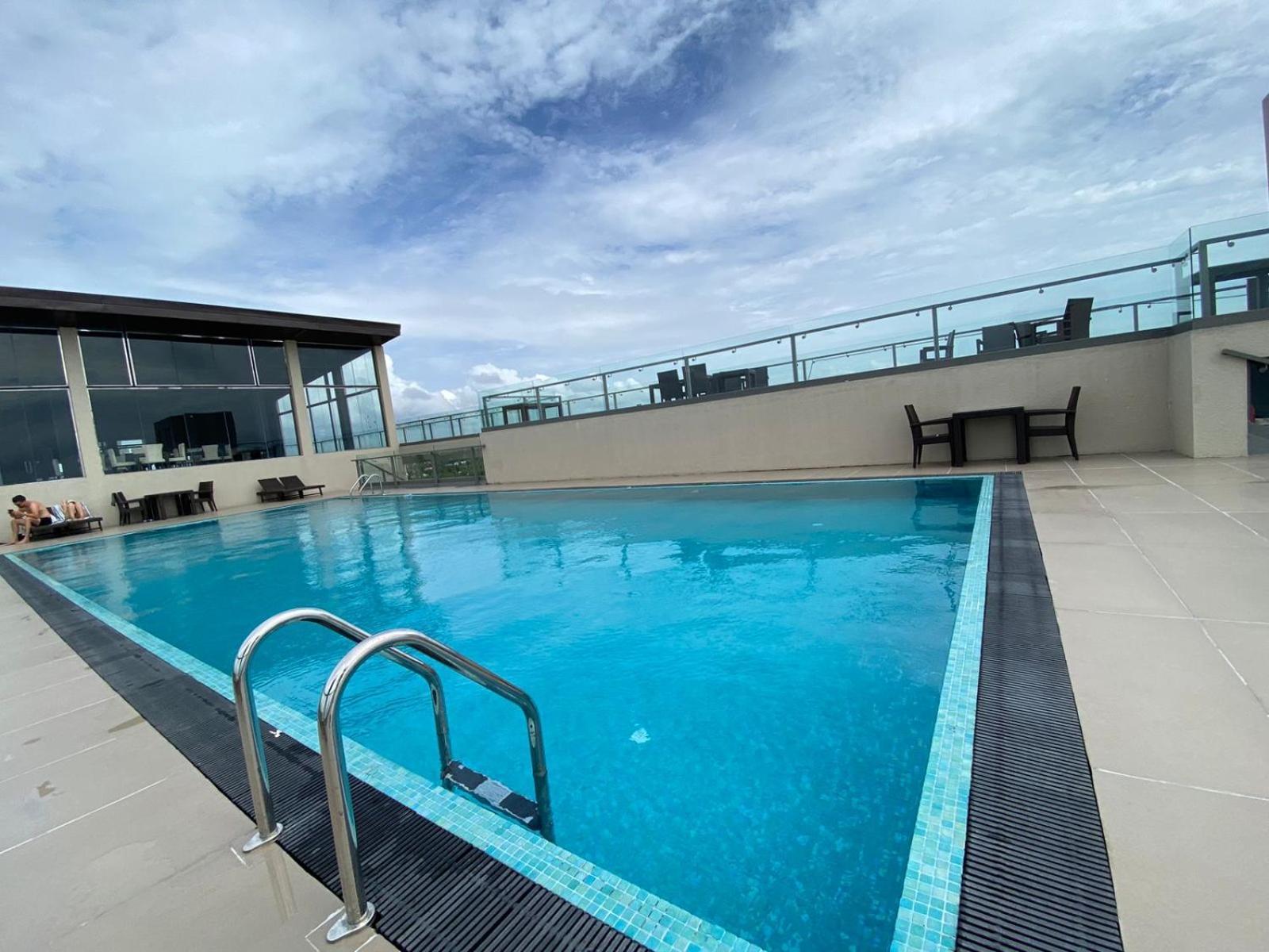 Ocean Breeze - Udaya Luxury Apartments Negombo Esterno foto