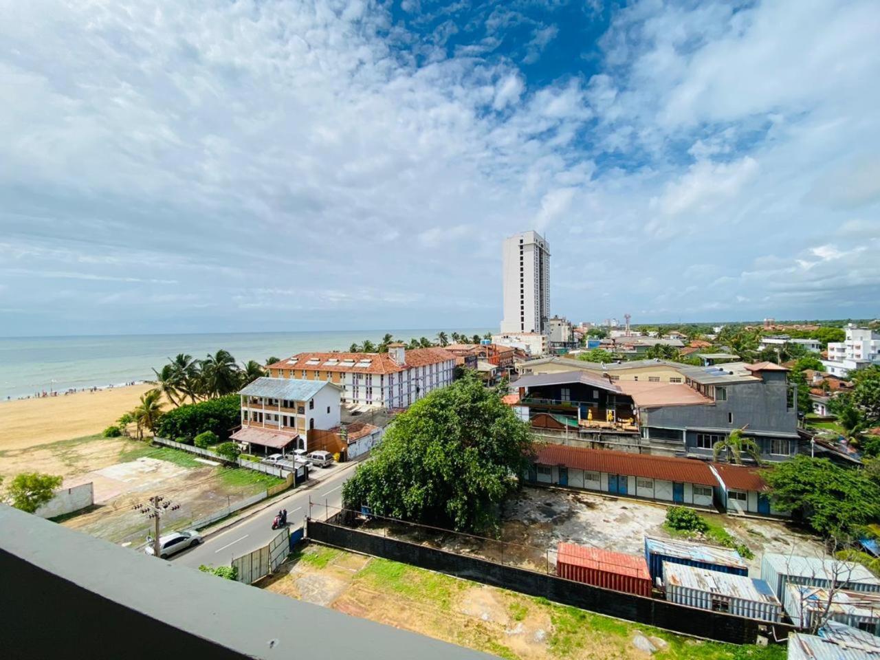 Ocean Breeze - Udaya Luxury Apartments Negombo Esterno foto