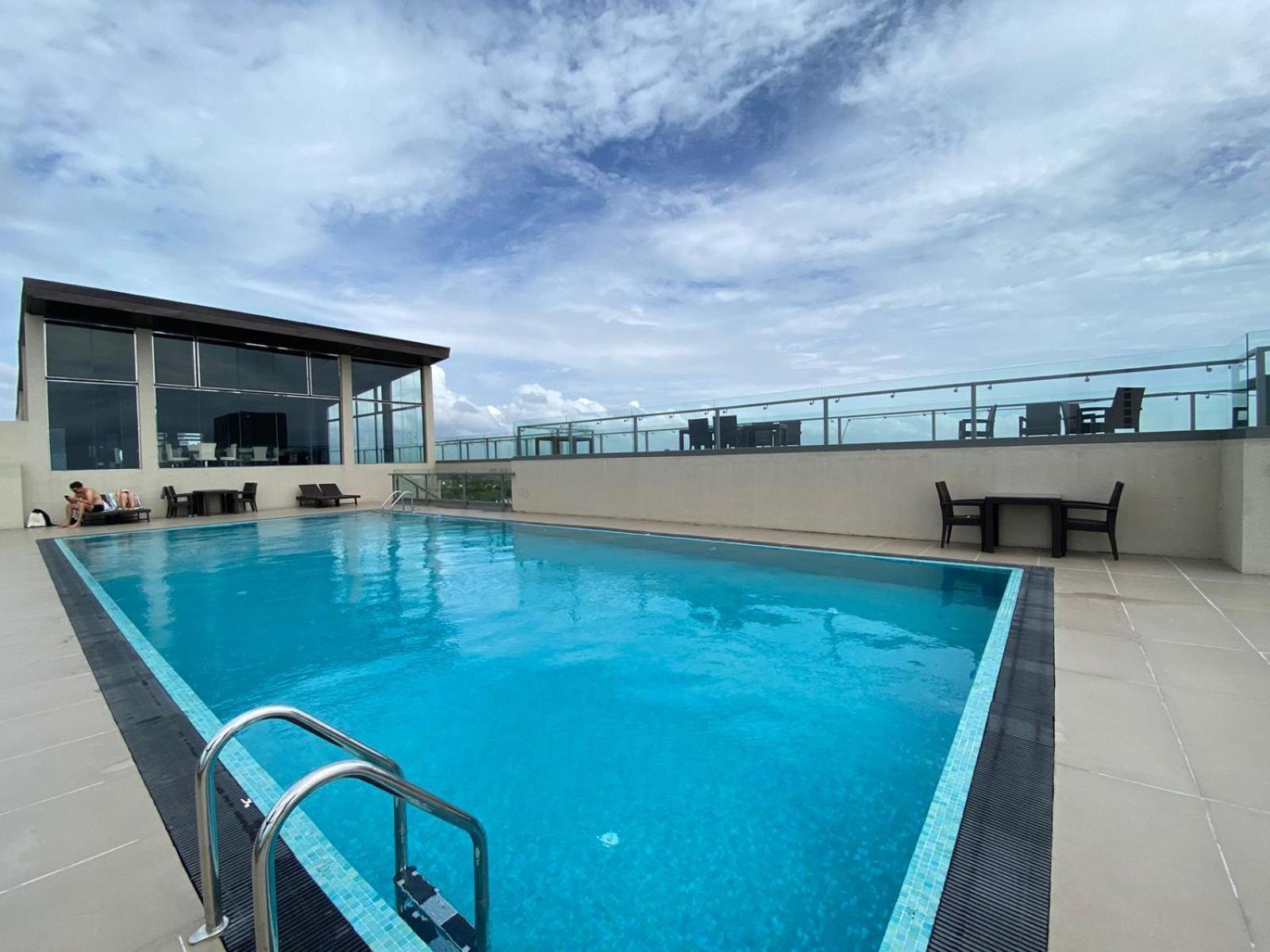 Ocean Breeze - Udaya Luxury Apartments Negombo Esterno foto