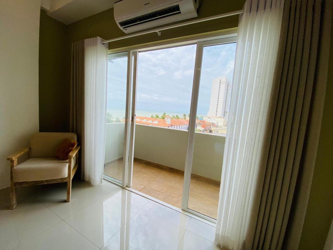 Ocean Breeze - Udaya Luxury Apartments Negombo Esterno foto