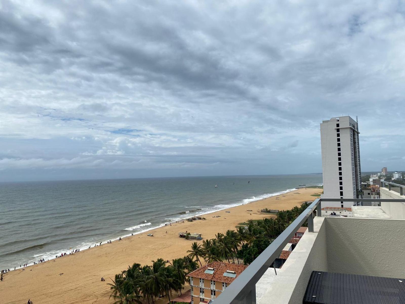 Ocean Breeze - Udaya Luxury Apartments Negombo Esterno foto
