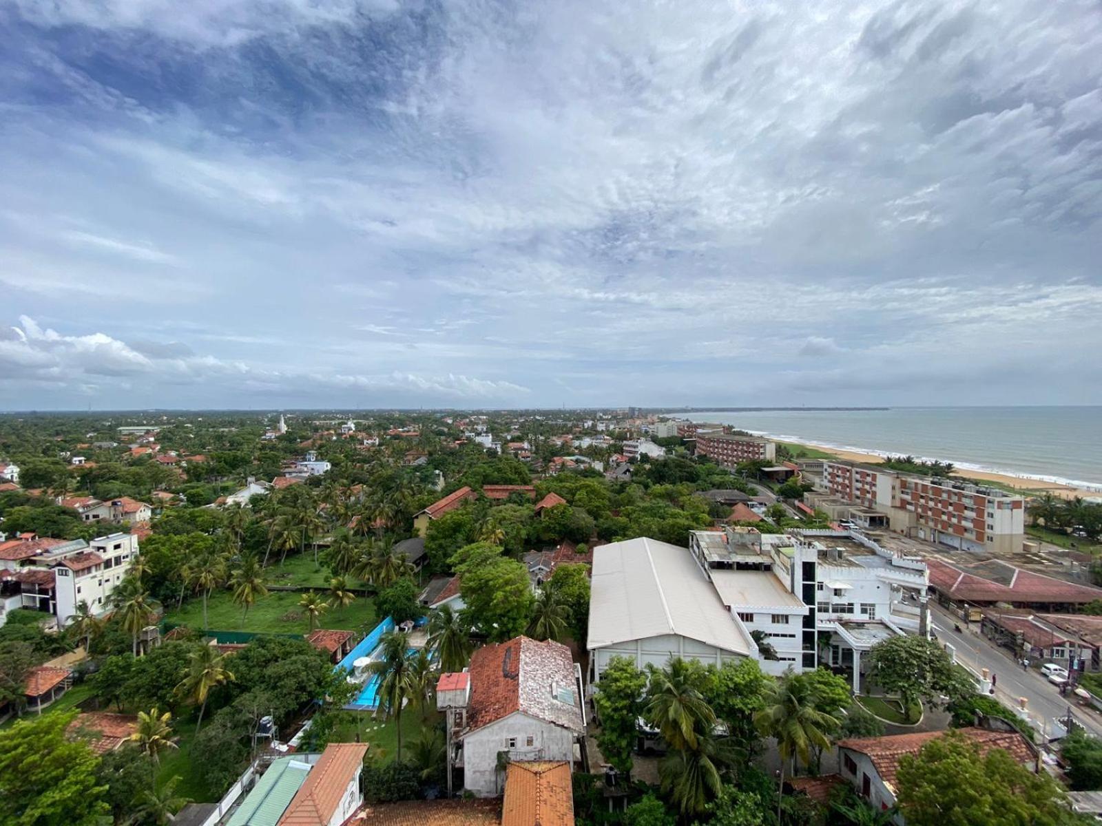 Ocean Breeze - Udaya Luxury Apartments Negombo Esterno foto