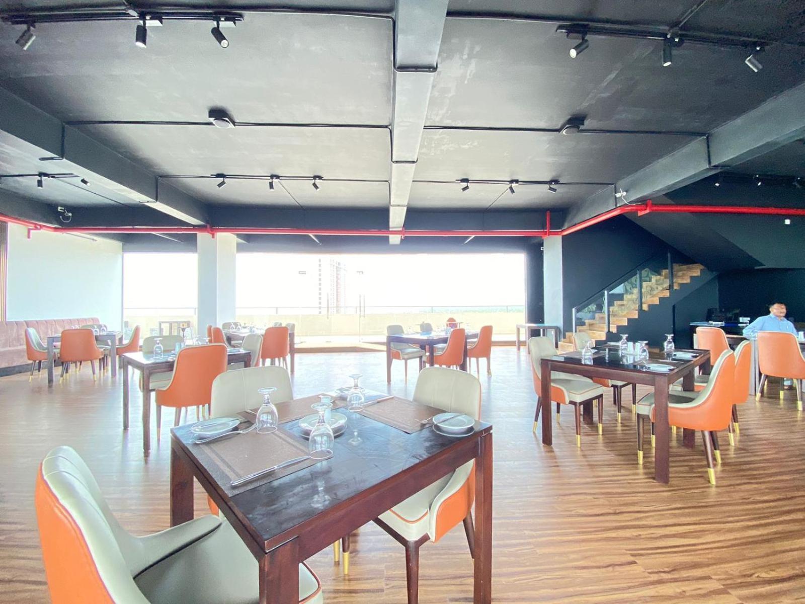 Ocean Breeze - Udaya Luxury Apartments Negombo Esterno foto