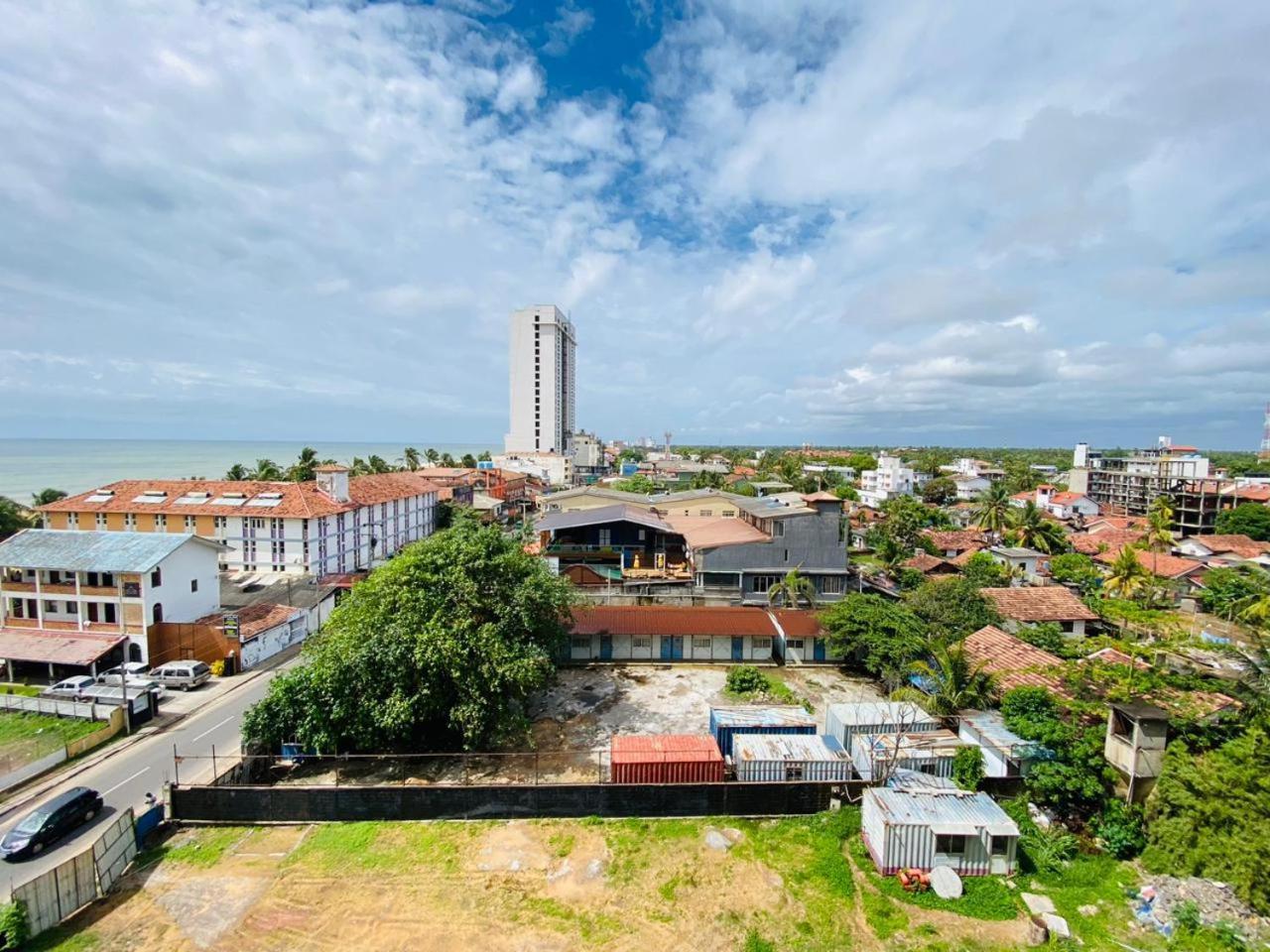 Ocean Breeze - Udaya Luxury Apartments Negombo Esterno foto